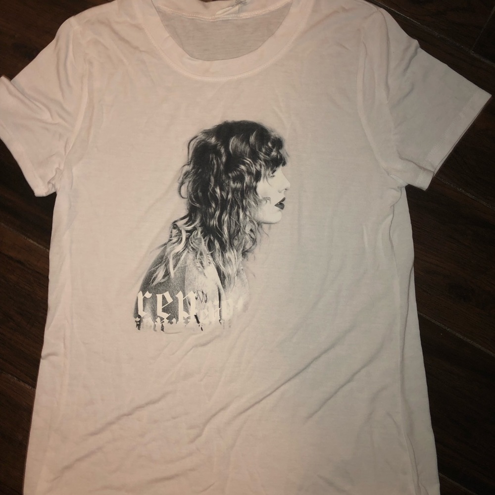 Taylor Swift reputation Merchandise shirt- L